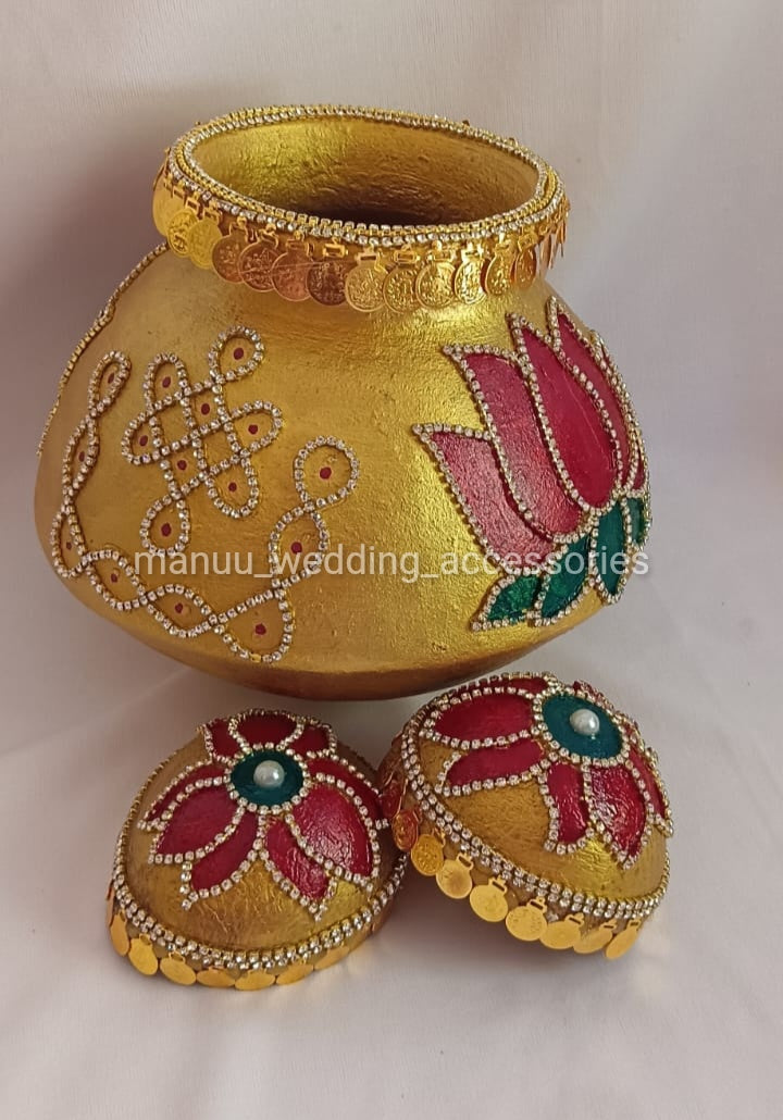 Garika Muntha - Decorated clay pot - Lotus & Kola Design with Kasulu