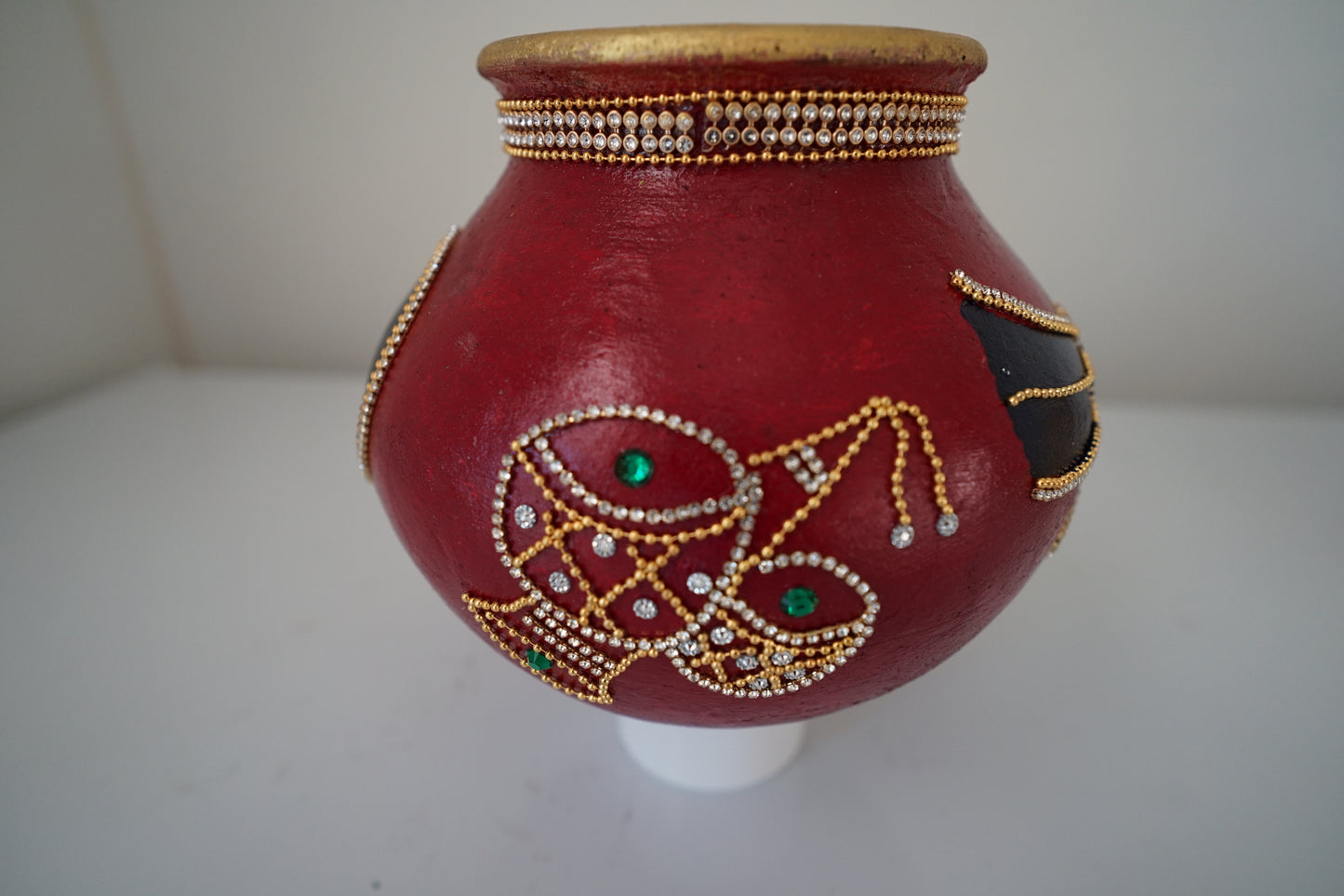 Garika Muntha - Decorated clay pot - Maroon Colour