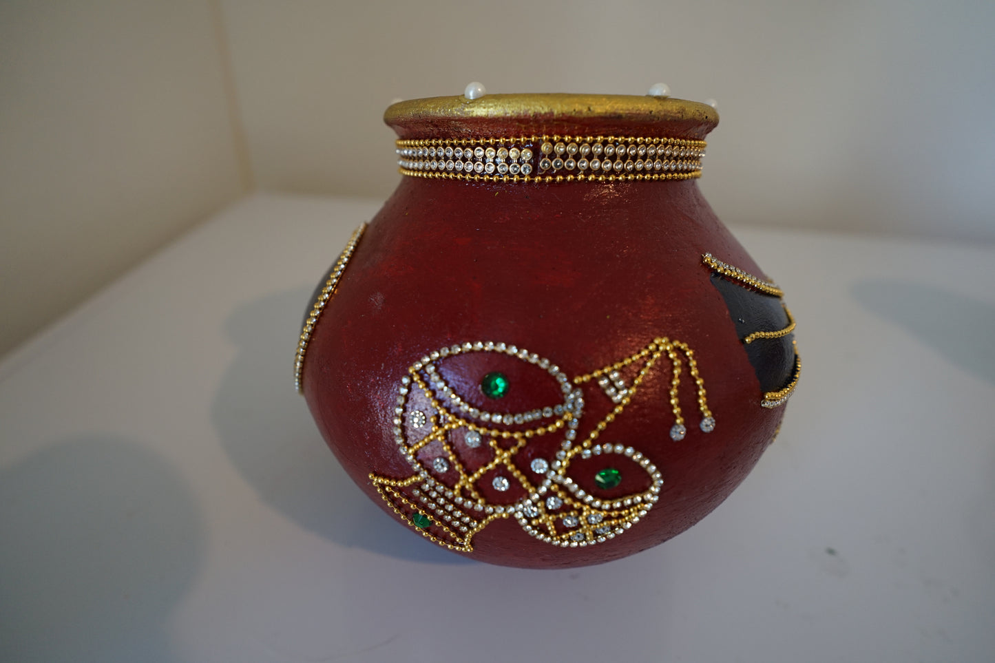 Garika Muntha - Decorated clay pot - Maroon Colour
