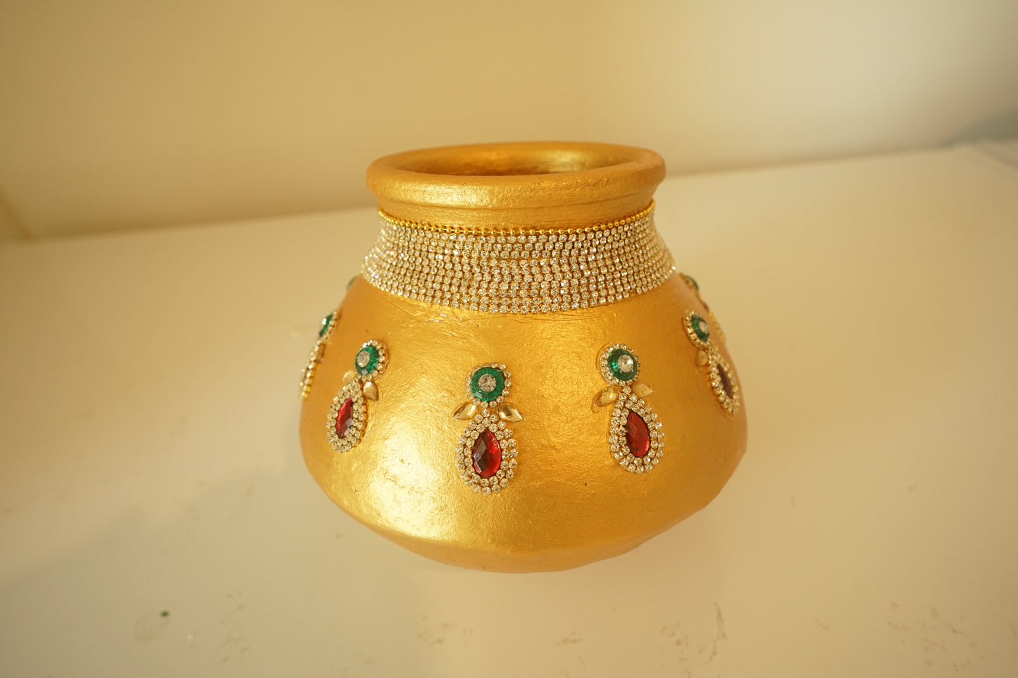 Garika Muntha - Decorated clay pot - Gold Colour