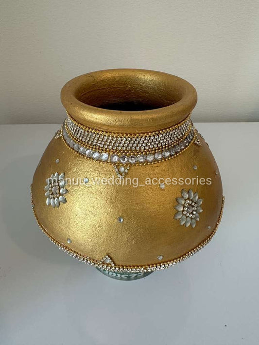 Garika Muntha - Decorated clay pot - Gold & Silver