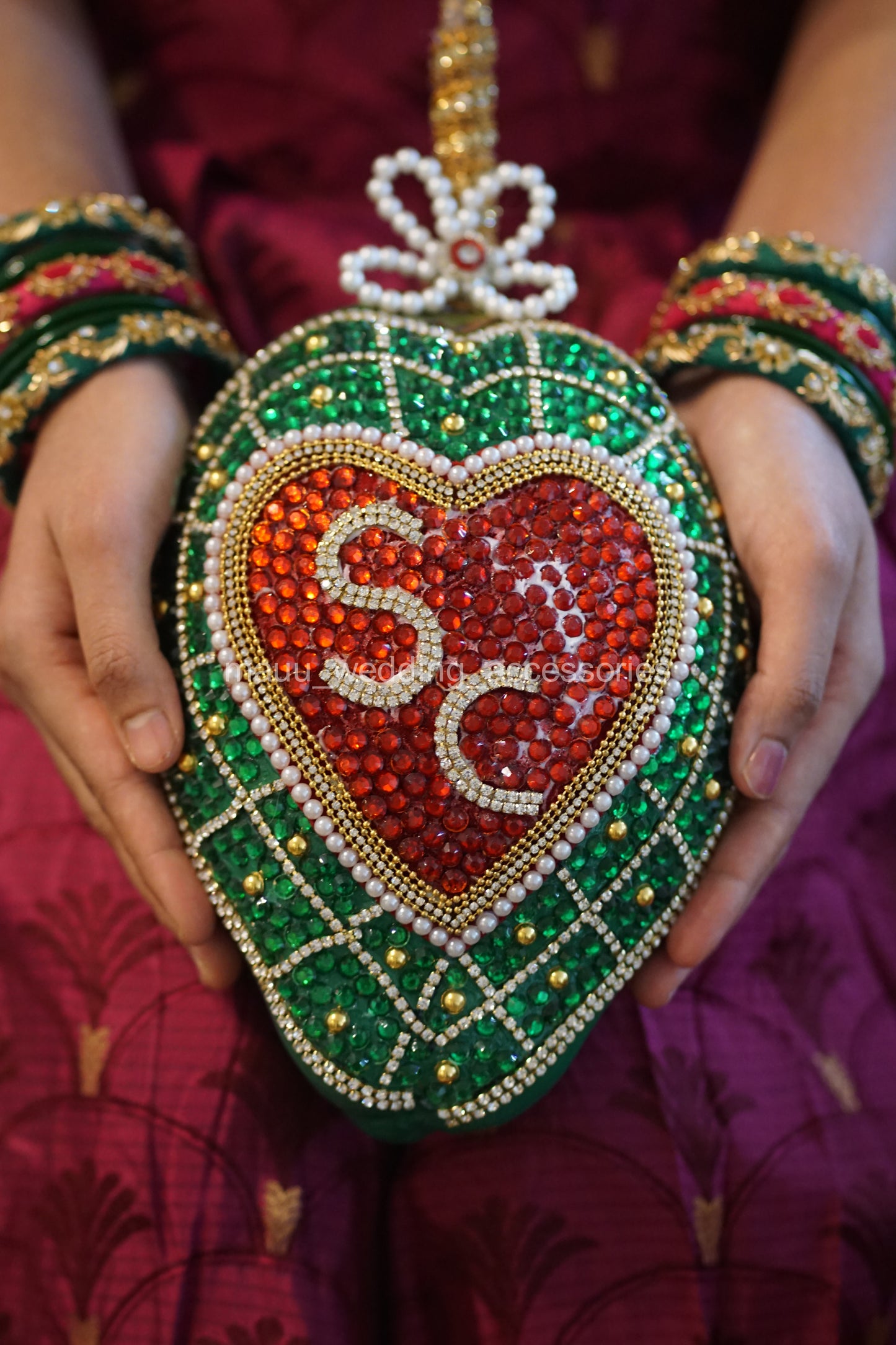Fresh Kobbari bondam - Heart shape with Letters