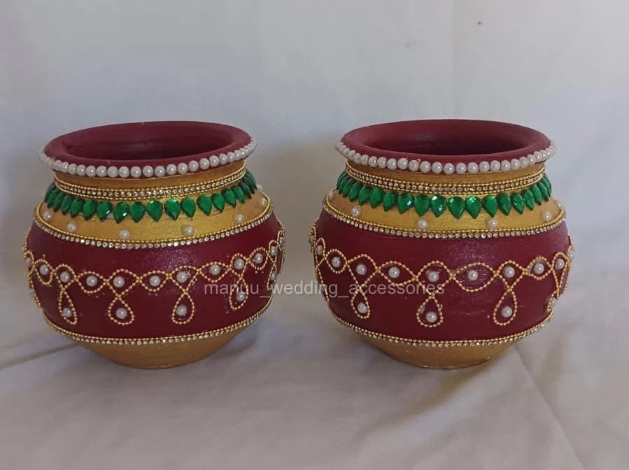 Polu Muntha - Decorated clay pot - Maroon and Gold - Kola design