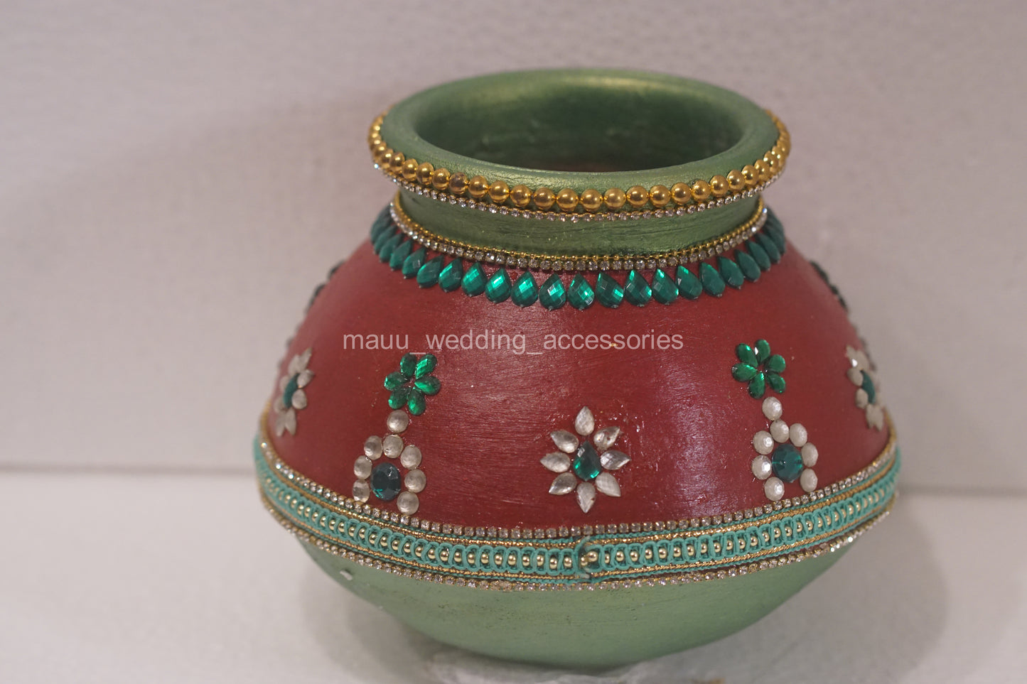 Garika Muntha - Decorated clay pot - Maroon And Green Colour