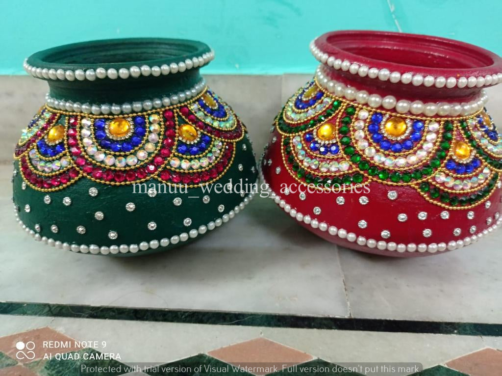 Garika Muntha - Decorated clay pot - Maroon and Green